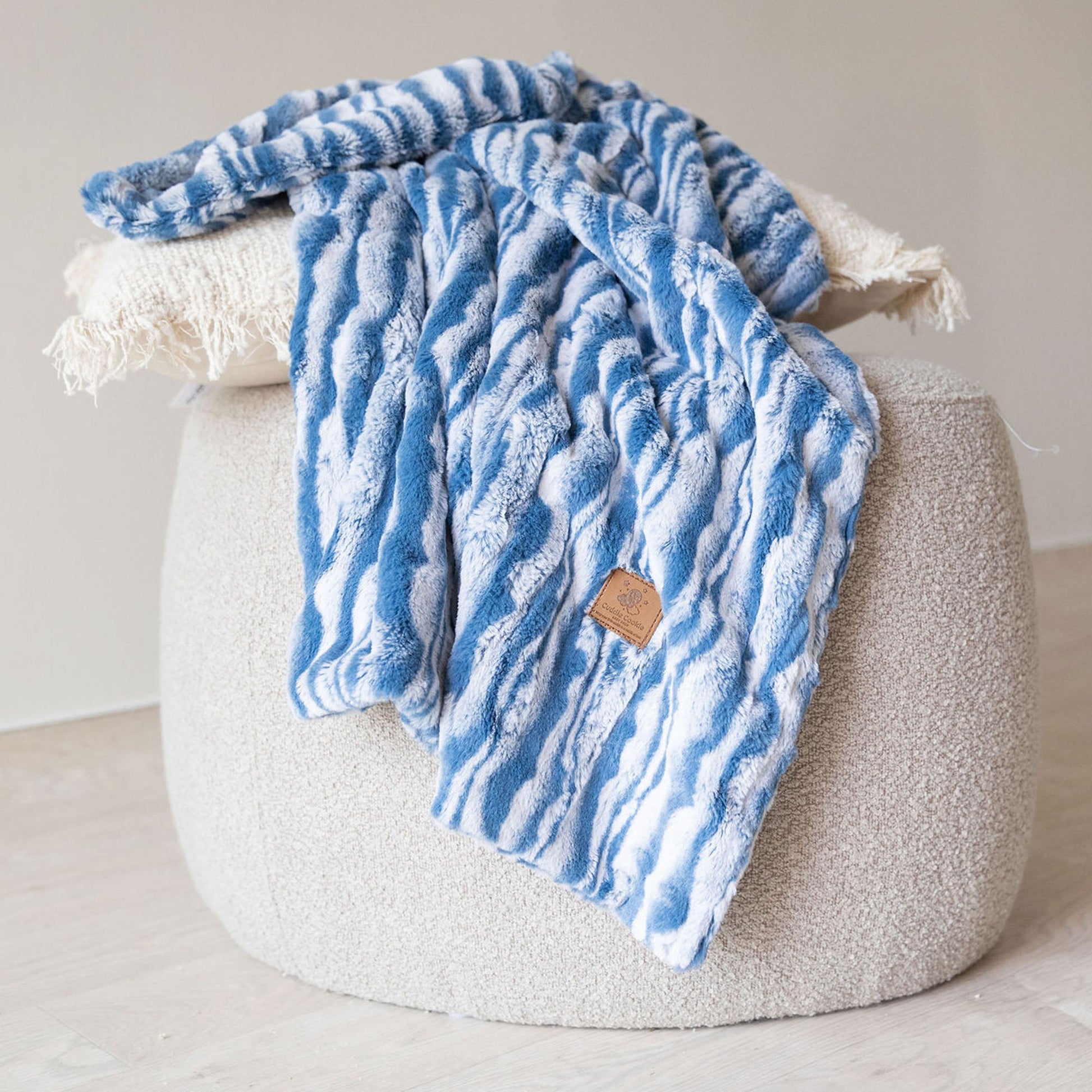 Luxury Blue Wavy Fur Blanket - Eva Essentials