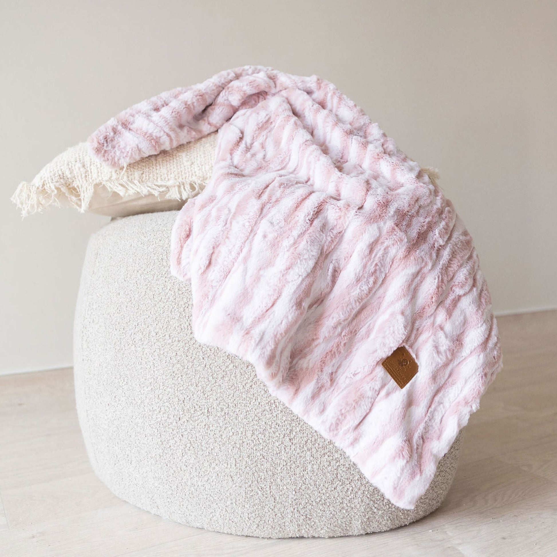 Luxury Pink Wave Fur Blanket - Eva Essentials