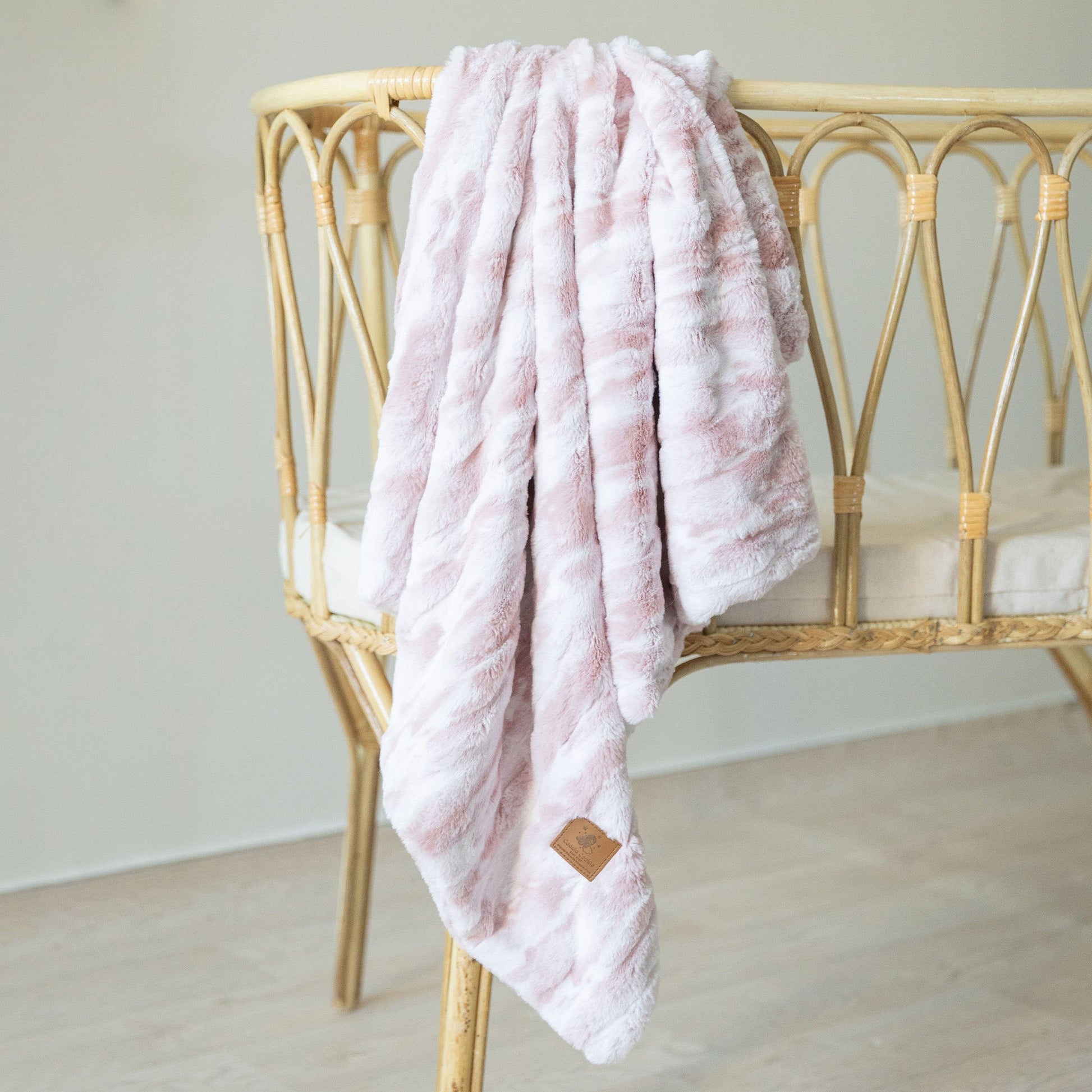 Super Soft Marble Pink Fur Blanket - Eva Essentials