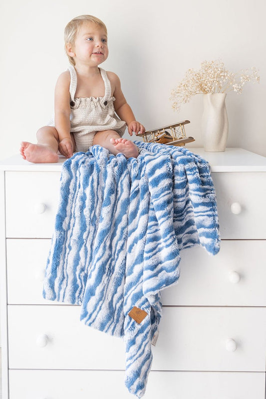 Luxury Blue Wavy Fur Blanket - Eva Essentials