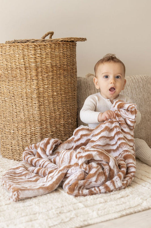 Luxury Tan Wavy Fur Blanket - Eva Essentials