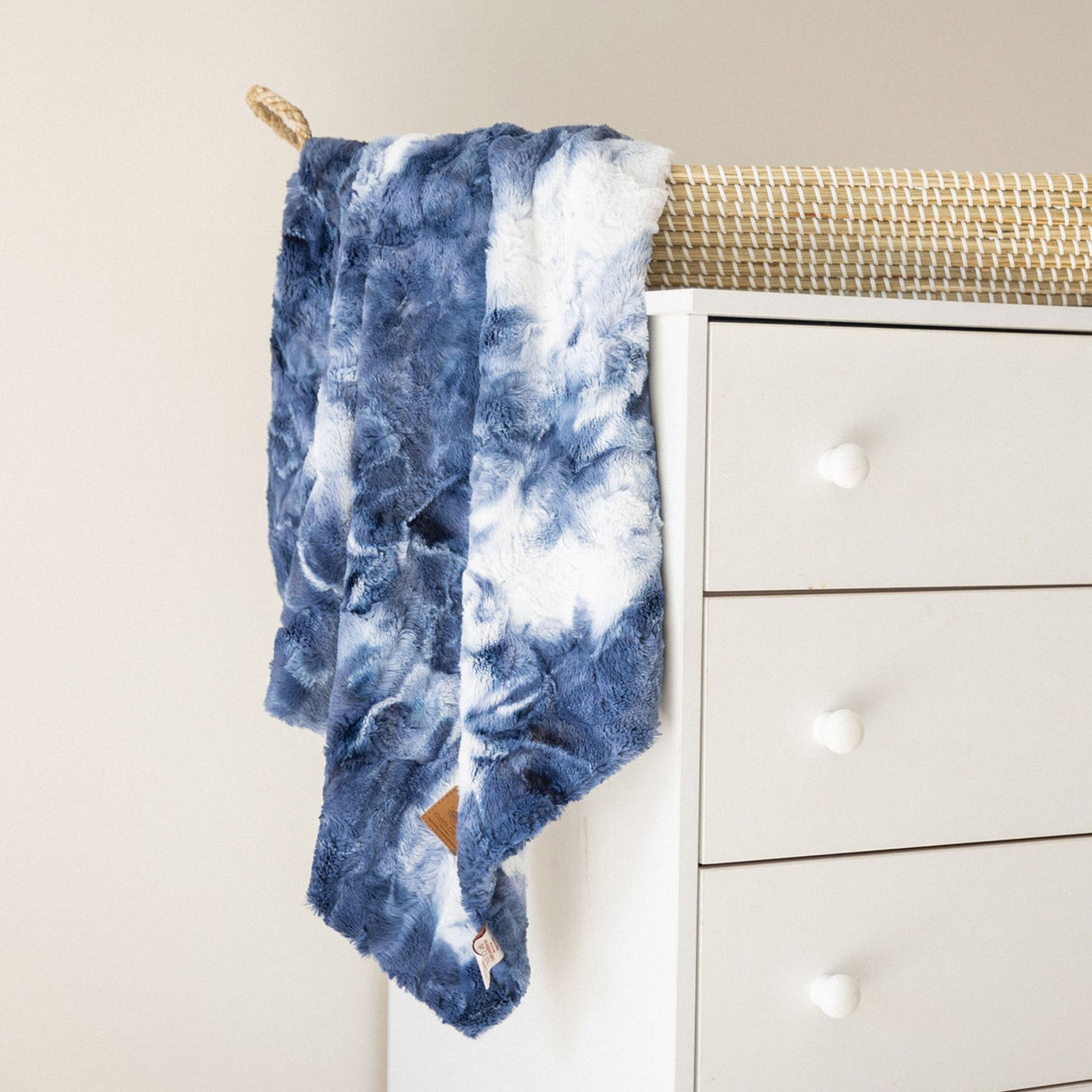 Ultra - Plush Blue Tie Dye Fur Blanket - Eva Essentials