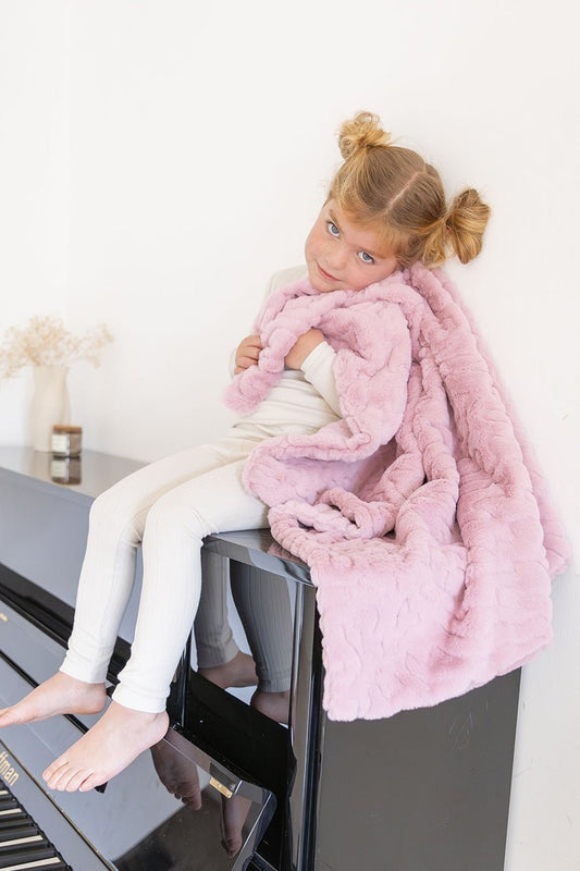 Ultra - Soft Solid Pink Fur Blanket - Eva Essentials